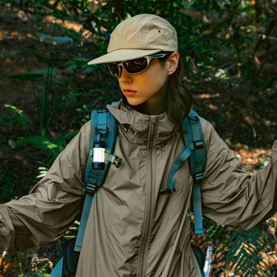 Solid color outdoor functional jackets