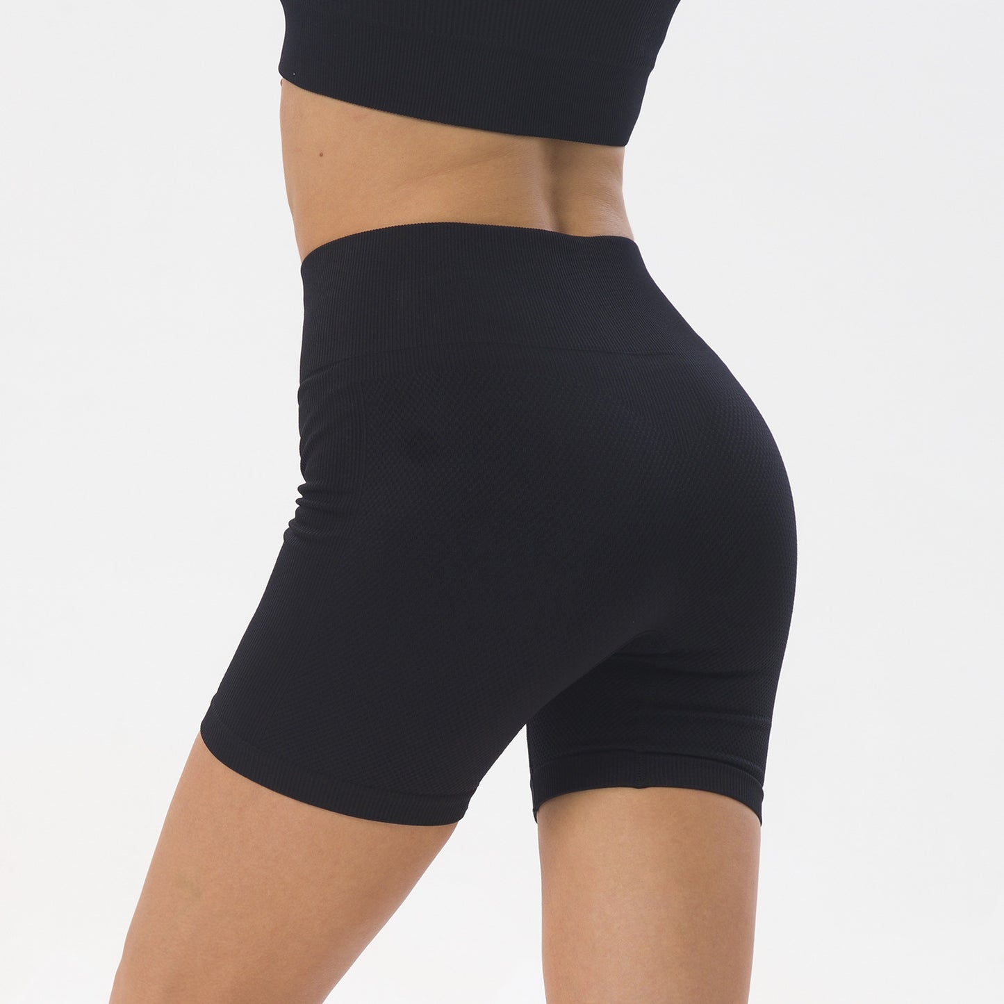 Seamless solid color sports shorts