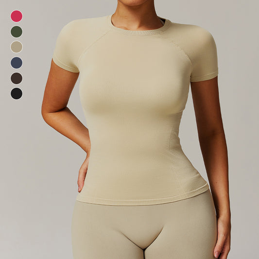 Threaded seamless short sleeve top