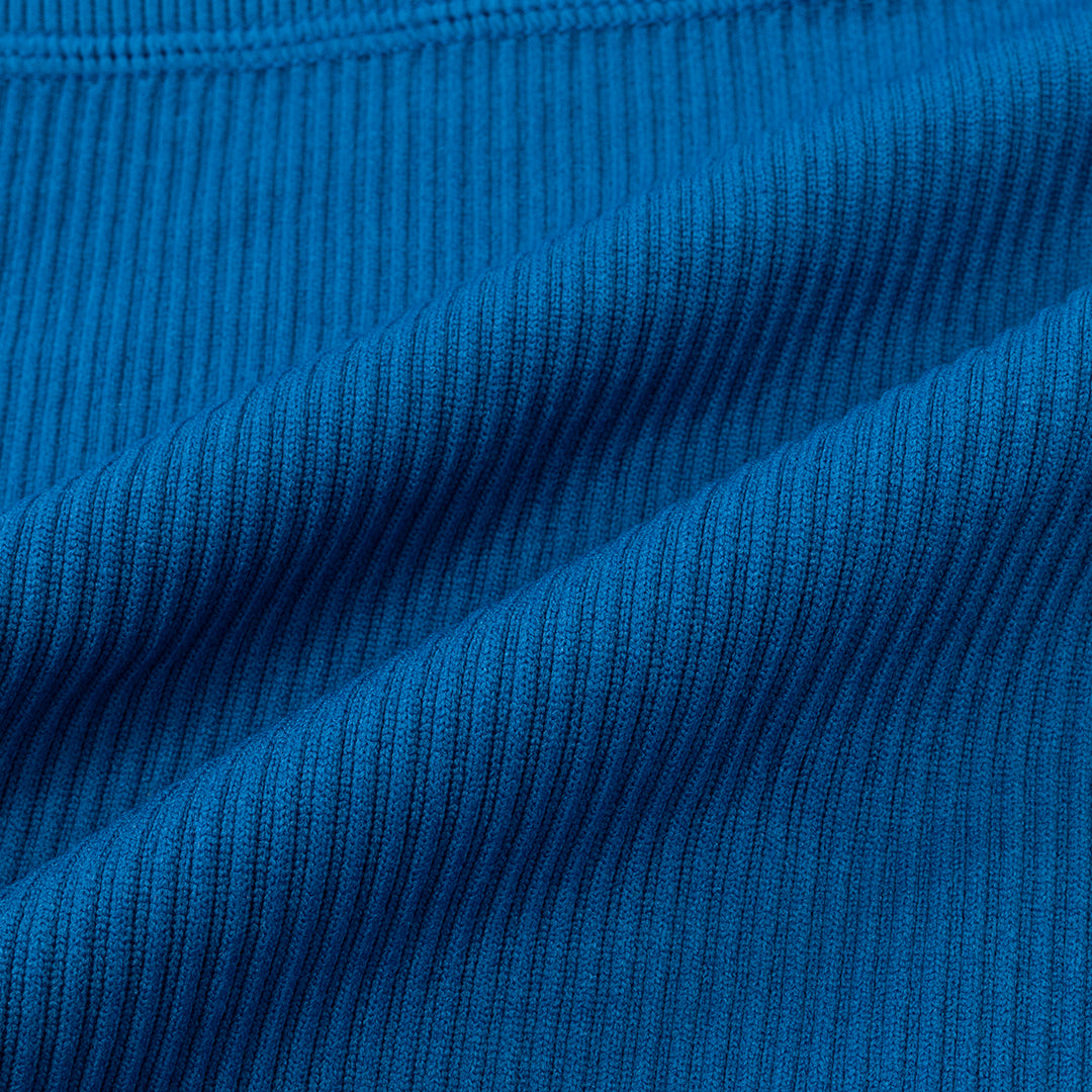 Seamless knitted sports shorts