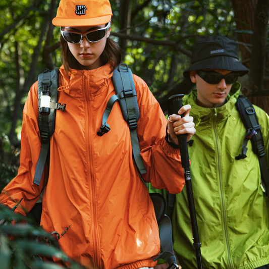 Solid color outdoor functional jackets