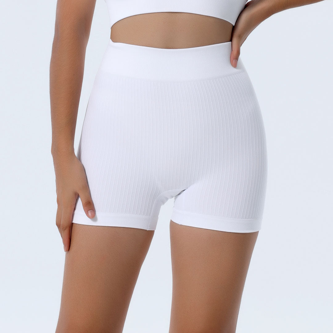 Seamless knitted sports shorts