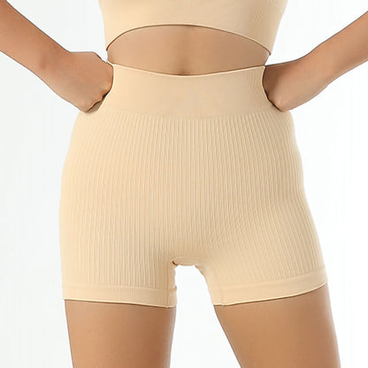 Seamless knitted sports shorts