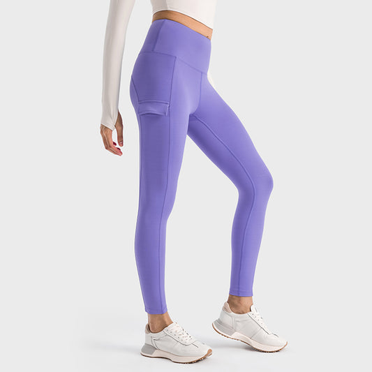 Lifting des hanches taille haute avec leggings de yoga sur le ventre