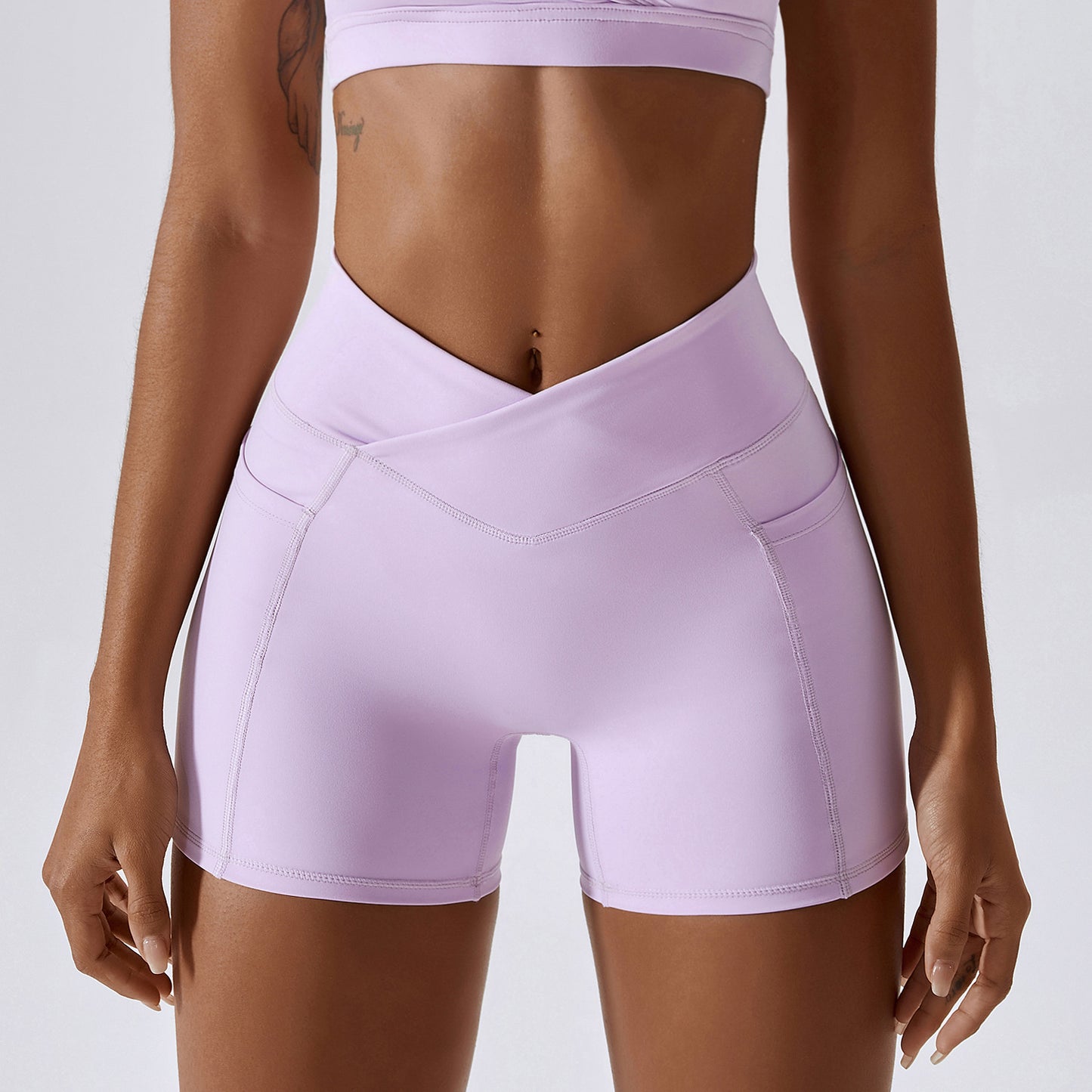 Short de sport à poche croisée à la taille de couleur unie