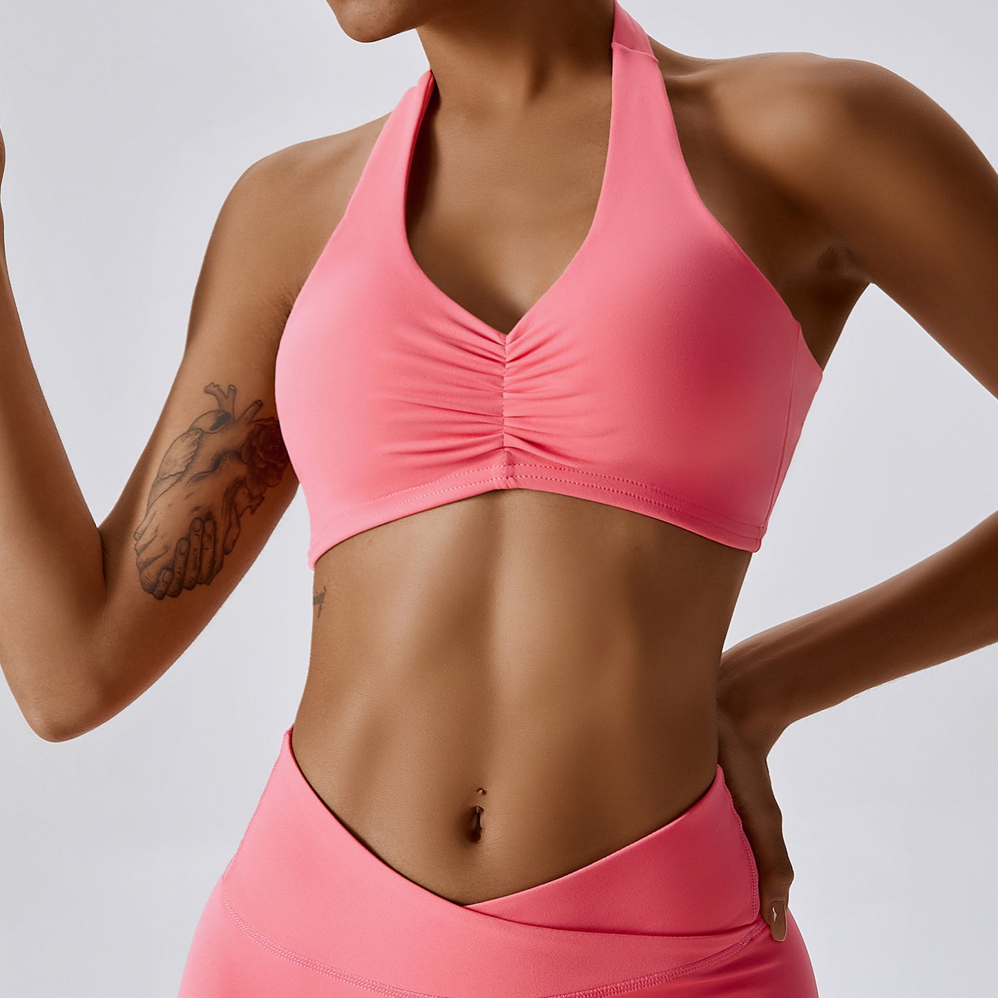 Solid halterneck chest pleated sports bra