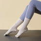 Chaussettes antidérapantes de yoga de sports de Pilates de mi-mollet