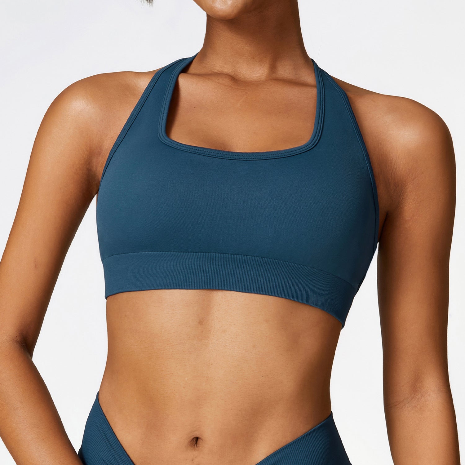 Seamless cross-back sports bra