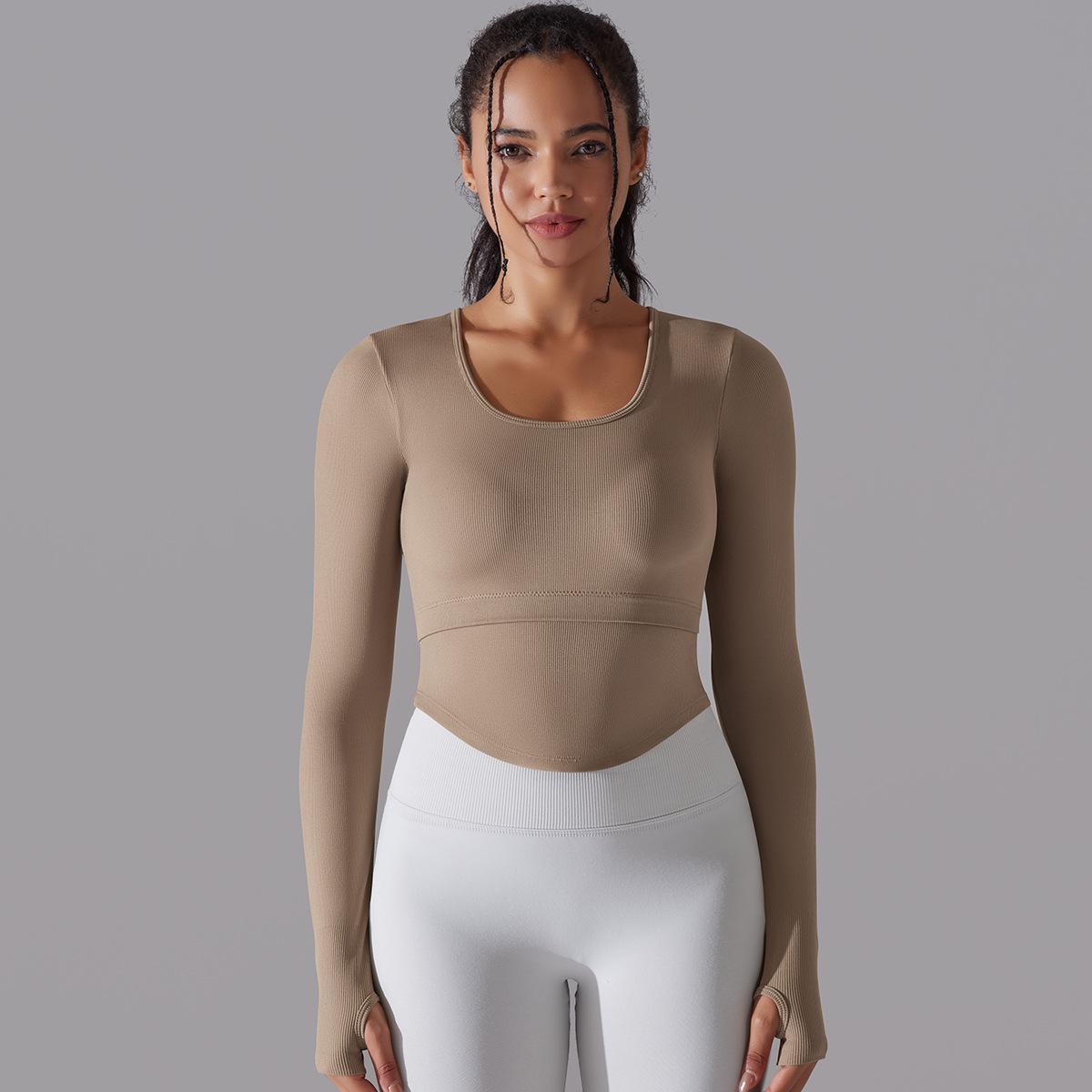 Seamless solid breathable sports top