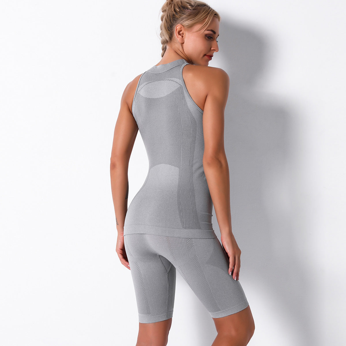 Seamless knitted sports top & shorts 2-piece set